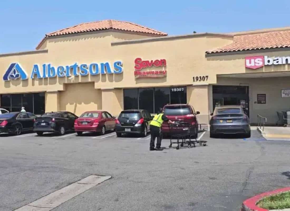 "תן לי לעזור לך": כך גנבו צמד נוכלים 6,000 דולר מקשיש בוואלי בדקות ספורות