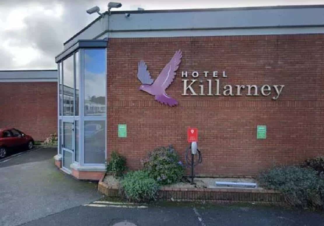 ‏אירלנד: ארבעה נדקרו בקטטת ענק במלון מהגרים‏