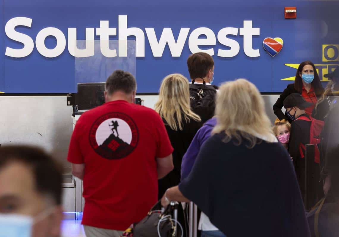 פניית פרסה בסאות'ווסט: עובדים שאינם מחוסנים לא יוצאו לחל"ת