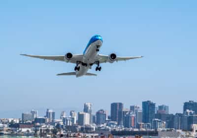 טרגדיה בדרך ללוס אנג'לס: נוסעת בת 34 מתה במהלך טיסה מאמסטרדם