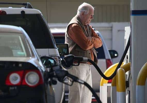 לא רק בפלדה ובאלומיניום: הממשל שוקל להעלות את מיסוי הדלק