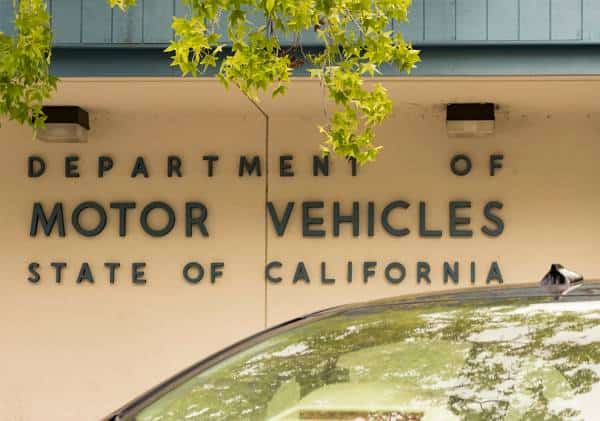 תקלה ב-DMV מנעה חידוש רישיונות נהיגה ל-150 אלף תושבי קליפורניה
