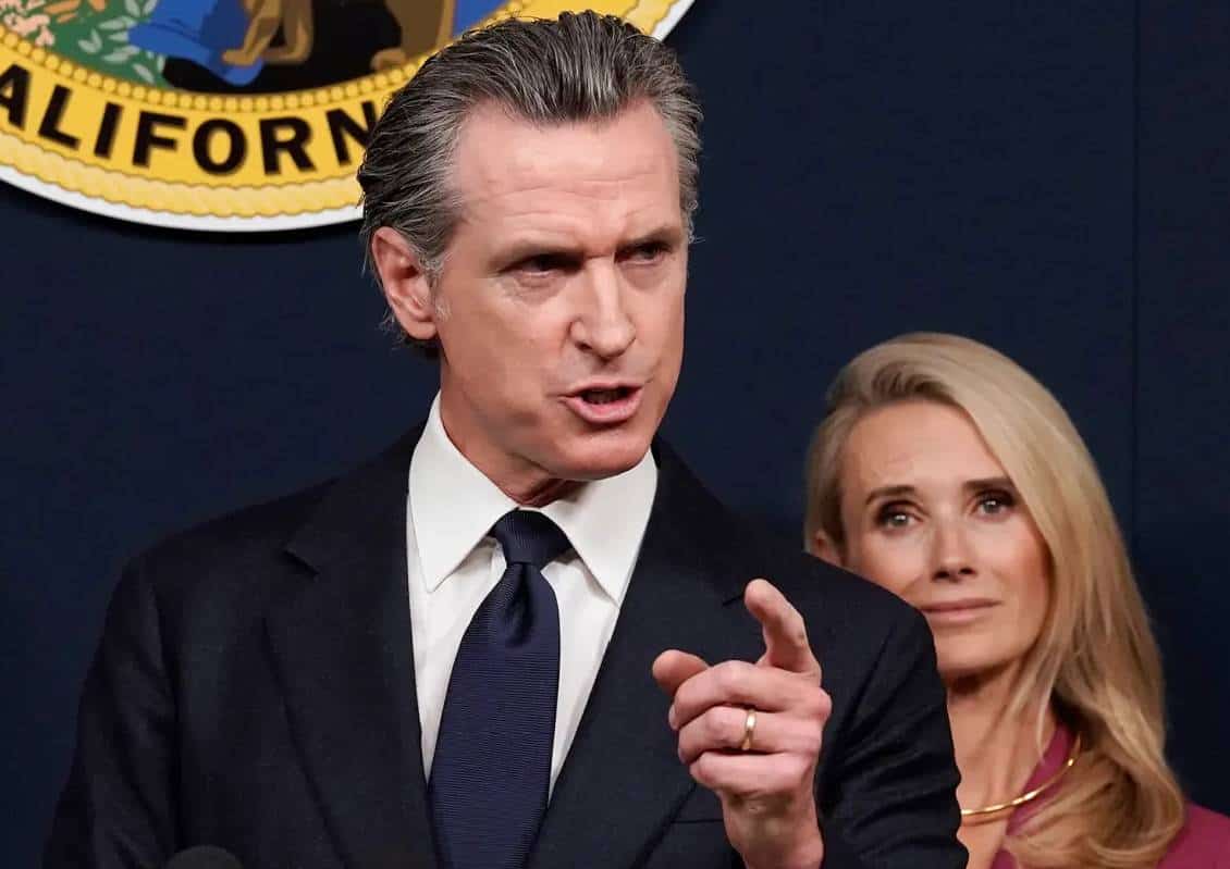 "צביעות": מושל קליפורניה נהנה מחופשה במונטנה למרות איסור הנסיעות לשם מטעם המדינה בשל 'אפליה נגד להט"בים"