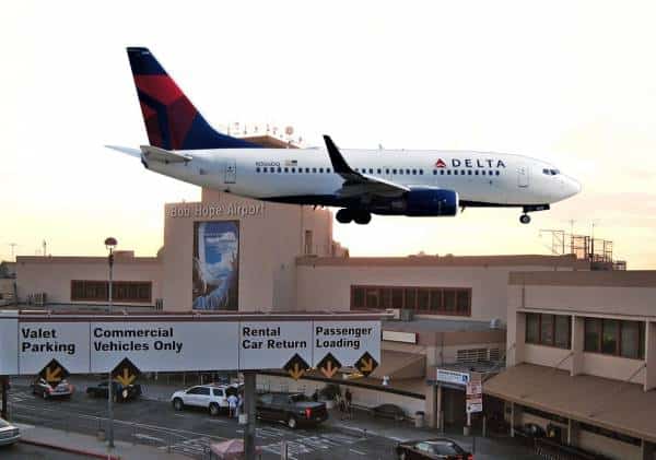 סנונית ראשונה? דלתא איירליינס מצמצמת את פעילותה בלוס אנג'לס וניו יורק