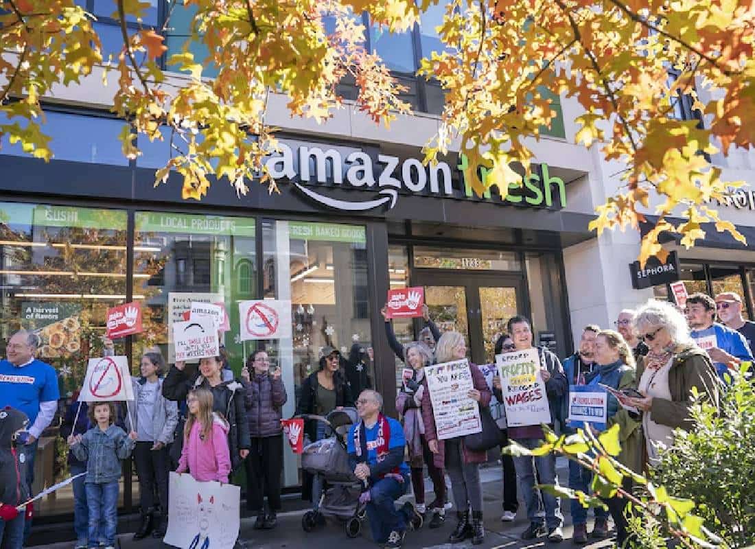 מרד הענק נגד אמזון: עובדים ב-20 מדינות מתכננים שביתה בבלאק פריידיי