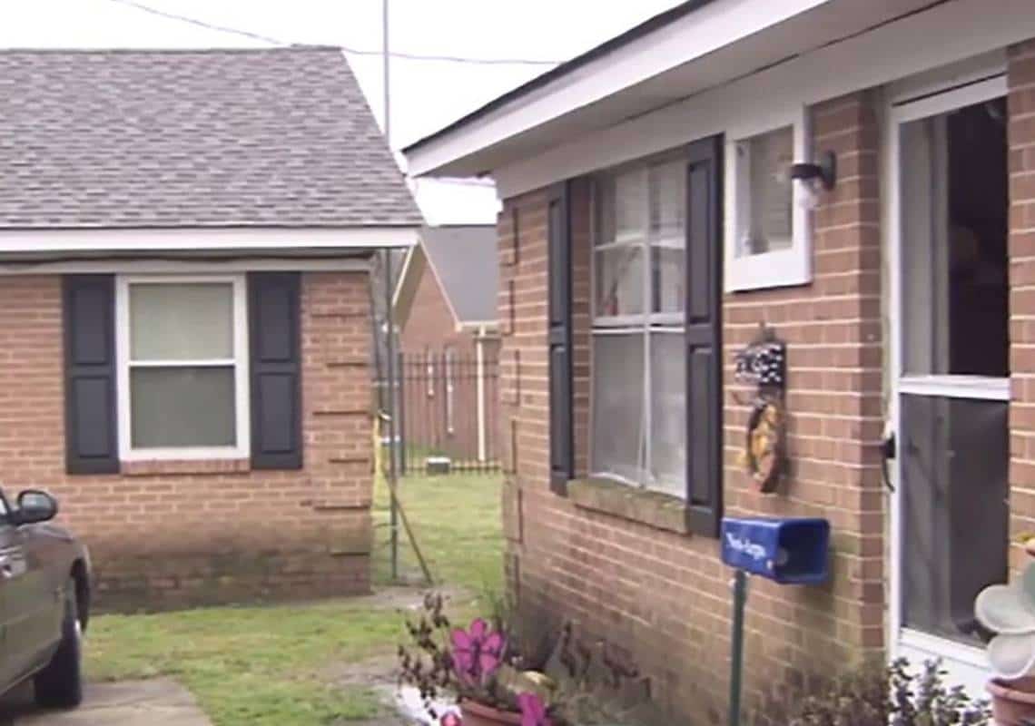 2 רעולי פנים פרצו לבית ותקפו אישה מבוגרת, הנכד החמוש לא היסס להתערב