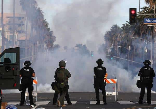 סנטה מוניקה ובוורלי הילס נערכות לעימותים נוספים: עוצר יוכרז החל משעות הצהריים