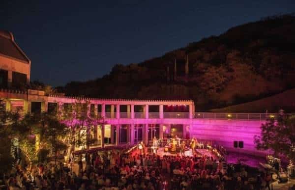 גם קרוב לבית וגם בחינם: סדרת הקונצרטים לשעת שקיעה שבה ללוס אנג'לס