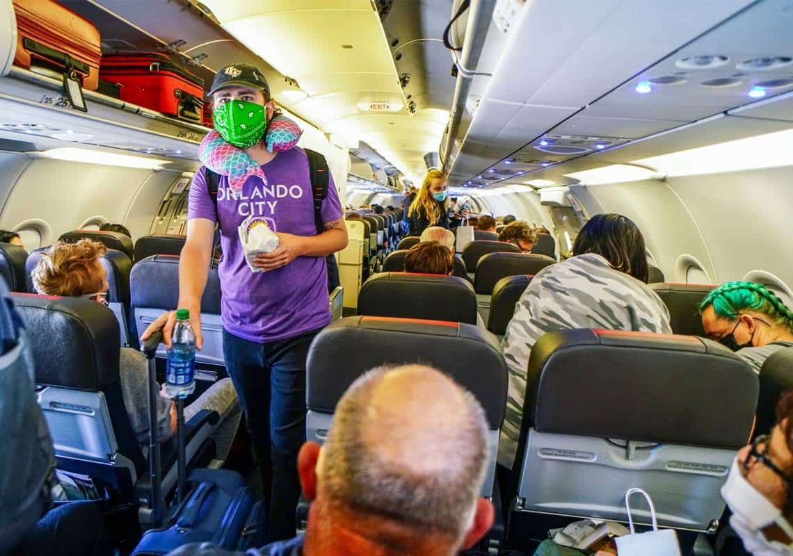 מסרבים לחבוש מסכות במטוסים בארה"ב? מעתה אתם עלולים להיקנס ביותר מאלף דולר