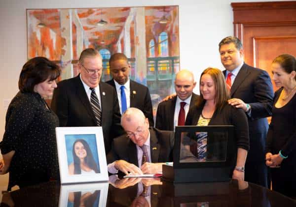 ניו ג'רזי: חוק חדש יחייב התקנת לחצני מצוקה בבתי הספר הציבוריים