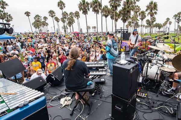 פאן לי במקסימום: על הטיילת המפורסמת בעולם, עם אירועי Venice Beach Music, בלוס אנג'לס