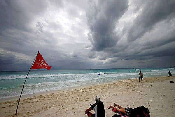 החופשה שלכם זקוקה להגנה: ארבע המלצות לקראת שובה של עונת ההוריקנים 