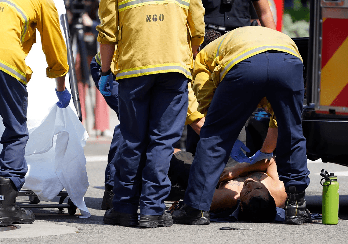 לוס אנג'לס: אדם נדקר במהלך הפגנה נגד חובת חיסונים 