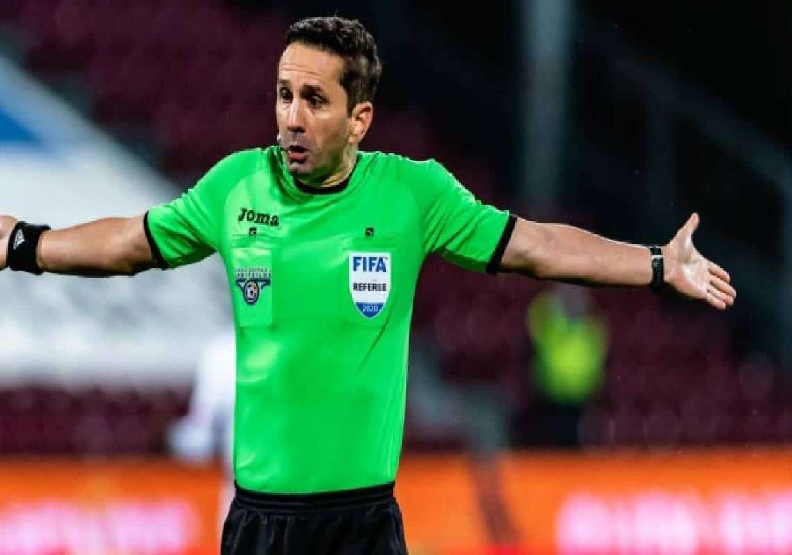 שופט בליגת האלופות הושעה עד תום העונה: הסיבה? קרא למאמן שחור בשם "הבחור השחור"