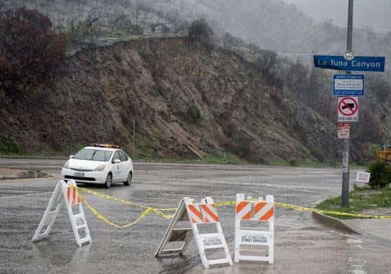 מחוז לוס אנג'לס- עדכון תנועה: נפתח מעבר LA TUNA CANYON ROAD בסן וואלי שהיה חסום בשל הסופה