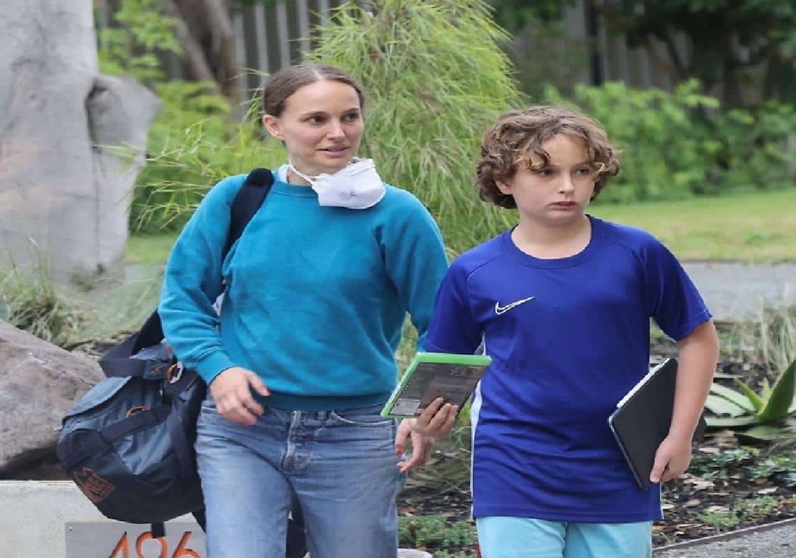 פפראצי נדיר: בנה של נטלי פורטמן נחשף