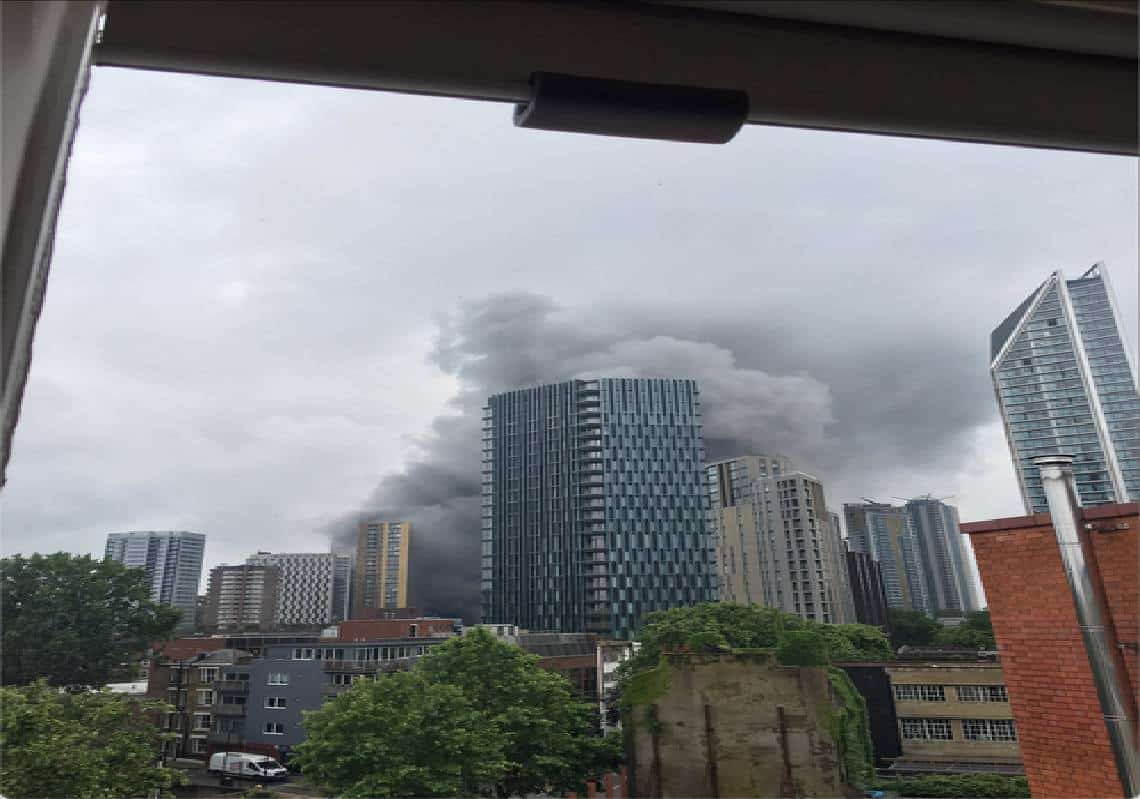 פיצוץ עז נשמע בתחנת רכבת בלב לונדון - שריפה משתוללת: תושבים מתבקשים לסגור חלונות ודלתות מחשש לאדים רעילים