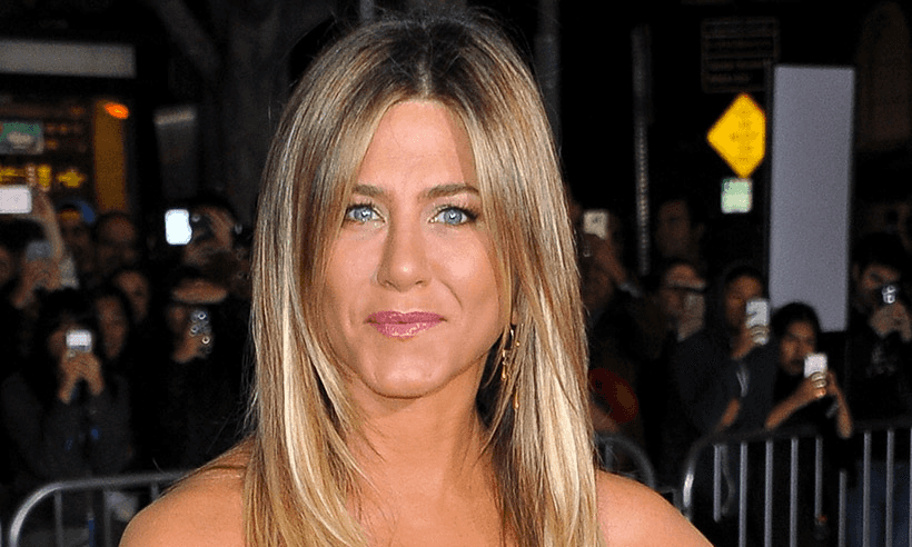 ג'ניפר אניסטון לא אהבה את התסרוקת שלה בתור רייצ'ל מ'חברים': "הרגשתי כמו חנונית"