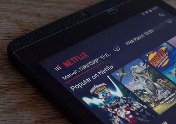 נטפליקס מואשמת בהענקת בונוסים כוזבים ומנופחים למנהליה הבכירים במטרה להפחית במיסים