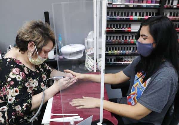 לוס אנג'לס חוזרת לחיים: אושרה פתיחת מכוני יופי, ברים ועסקים נוספים