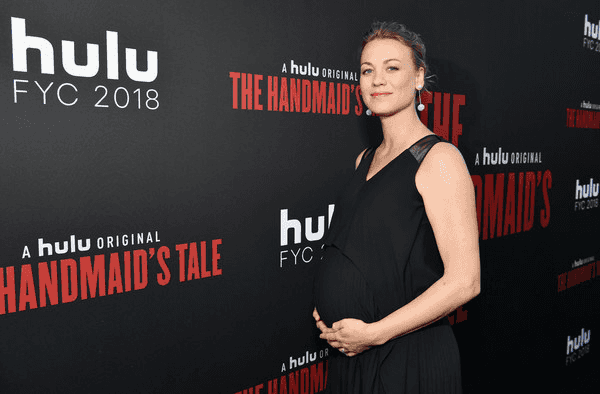 יבורך פרי (בטנה): כוכבת "סיפורה של שפחה" משוויצה בבטן ההריונית