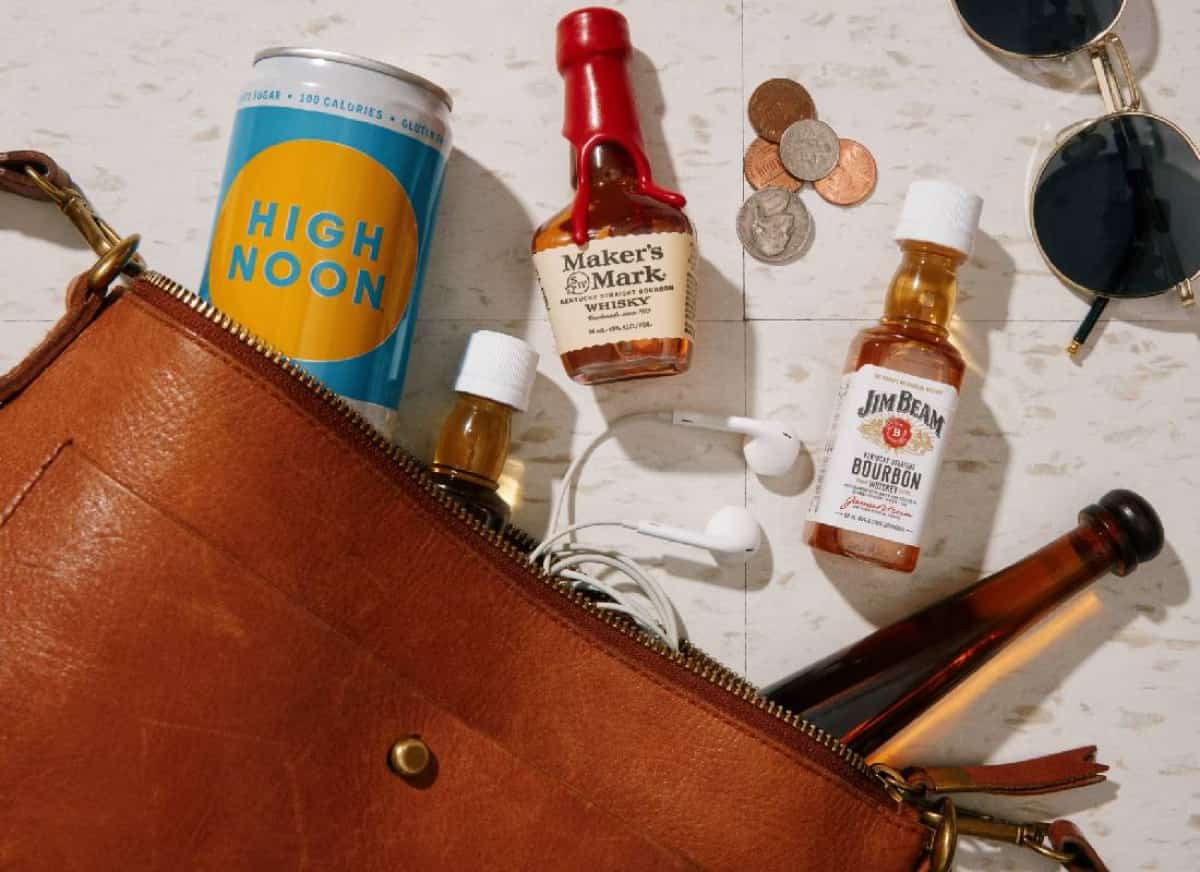 שותים לפני שיוצאים: אמריקה חוזרת להרגלי הקולג׳ בגלל המחירים