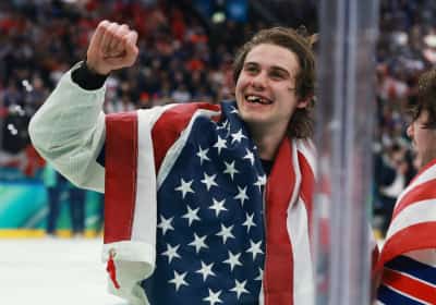 שבר את השיניים והביא את הזהב: שחקן ההוקי היהודי שהחזיר את ארה"ב לפסגה