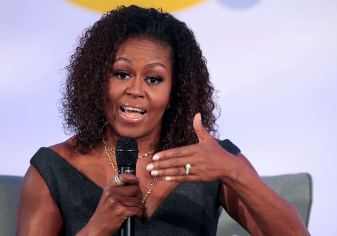 מישל אובמה מגיבה על חוק ההפלות: ״אסור לנו לעמוד בחיבוק ידיים״