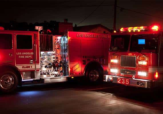 לוס אנג'לס: אישה נהרגה כתוצאה משריפה לילית שפרצה בביתה