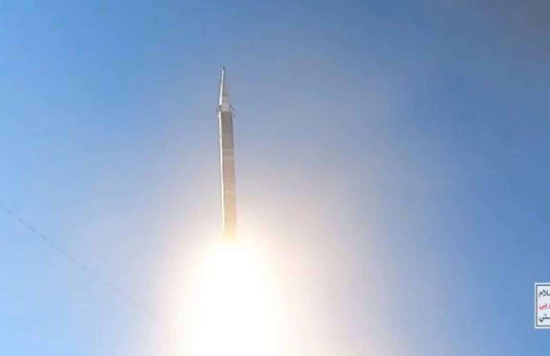 "תקפנו את חיפה": החות'ים מציגים טיל בליסטי ראשון 'פלסטין' - "מסוגל להתחמק ממכ"ם"