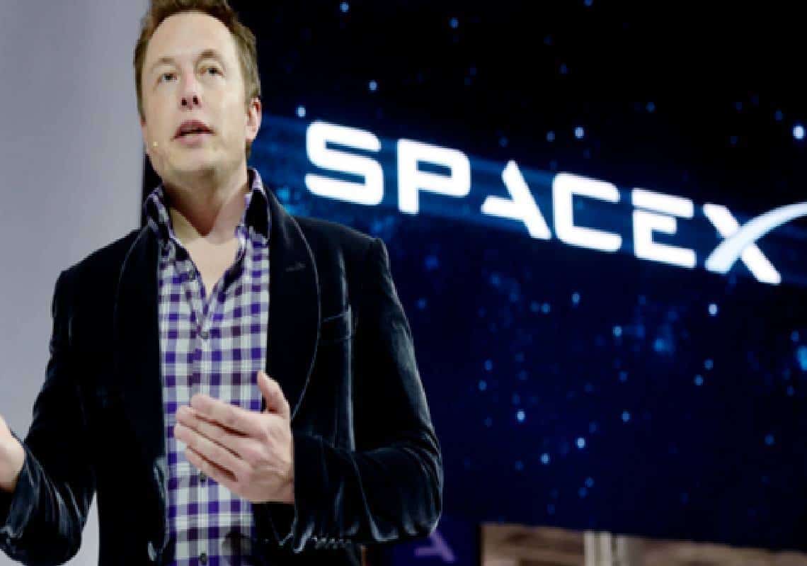מאסק מטיל פצצה: "SpaceX עלולה לפשוט רגל"