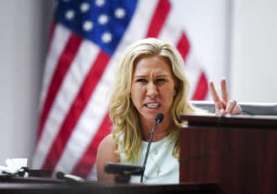 מהימין הקיצוני לחביבת הדמוקרטים: המהפך של מרג'ורי טיילור גרין