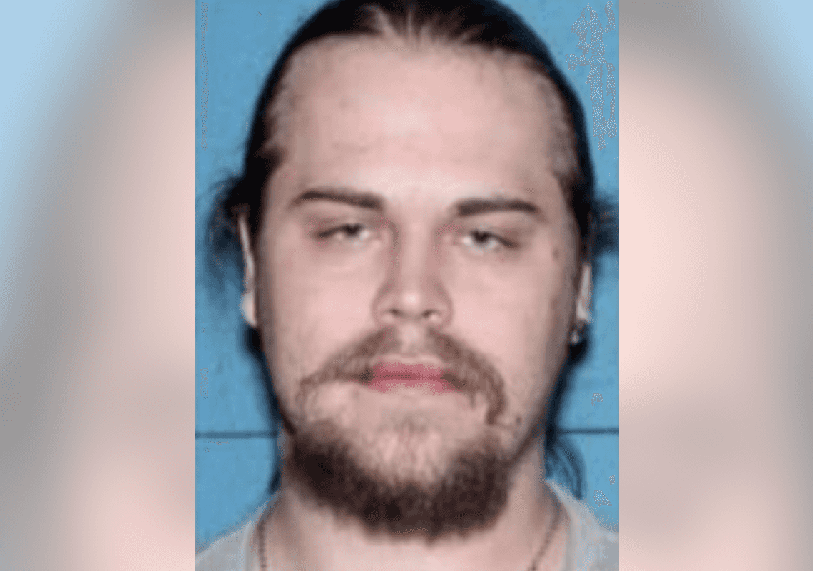 חשוד מאיווה בהחזקת פורנוגרפיית ילדים זייף את מותו - ואותר בוושינגטון לאחר שש שנים