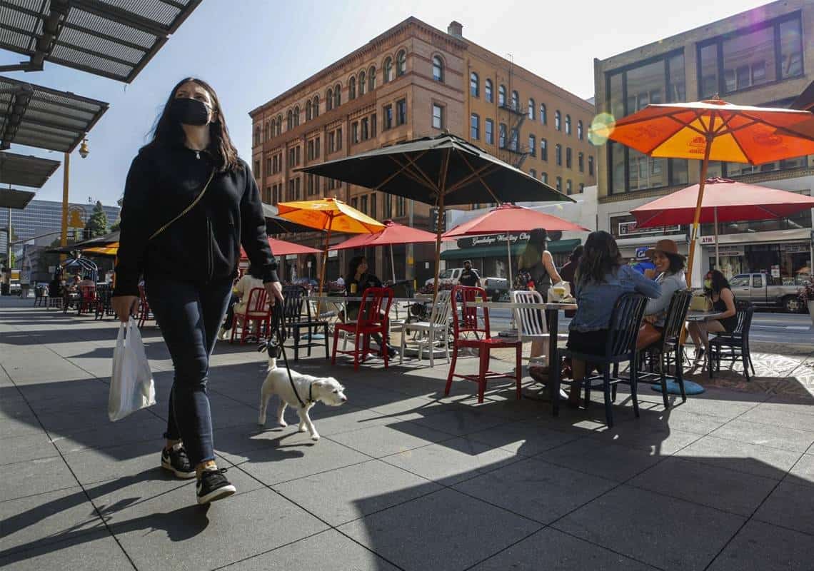 בשעה טובה: מחוז לוס אנג'לס בדרך להסיר מגבלות נוספות בבתי העסק