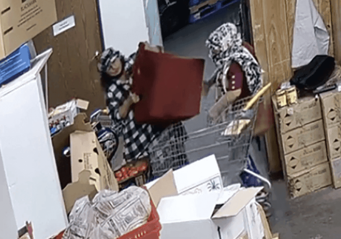 קליפורניה: חיפושים אחר 5 נשים שנכנסו למכולת שכונתית - וגנבו כספת עם אלפי דולרים 