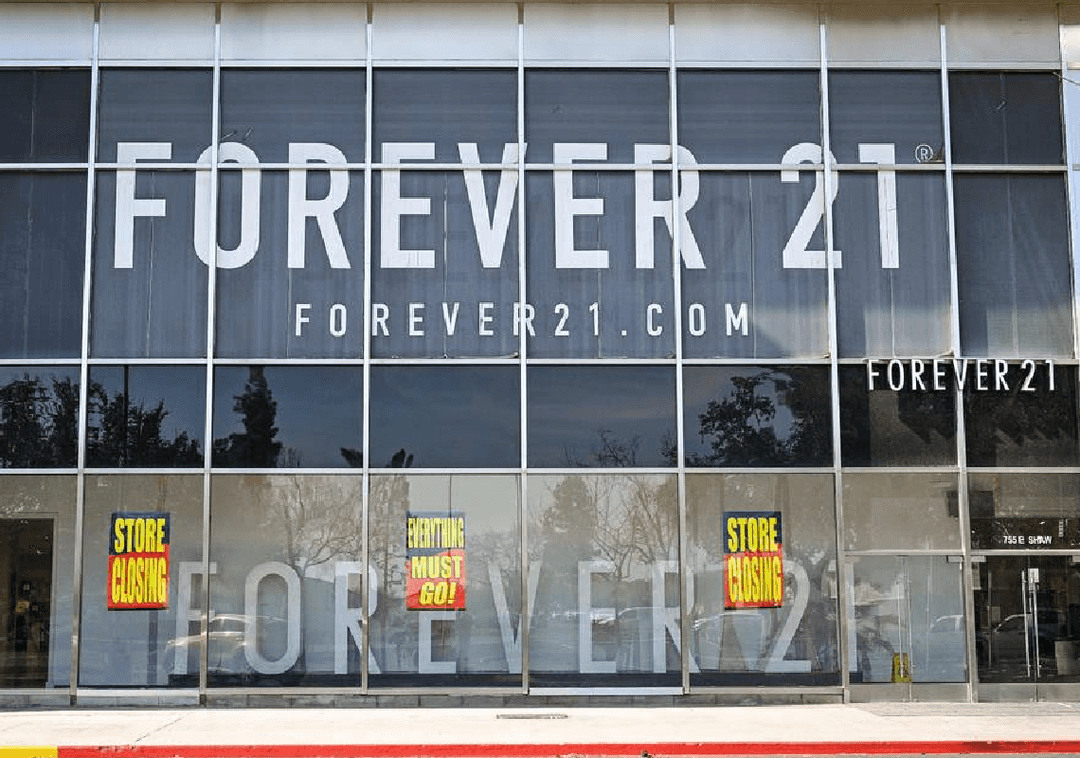 סופה של Forever 21? פיטורים המוניים וסגירת מטה החברה בקליפורניה