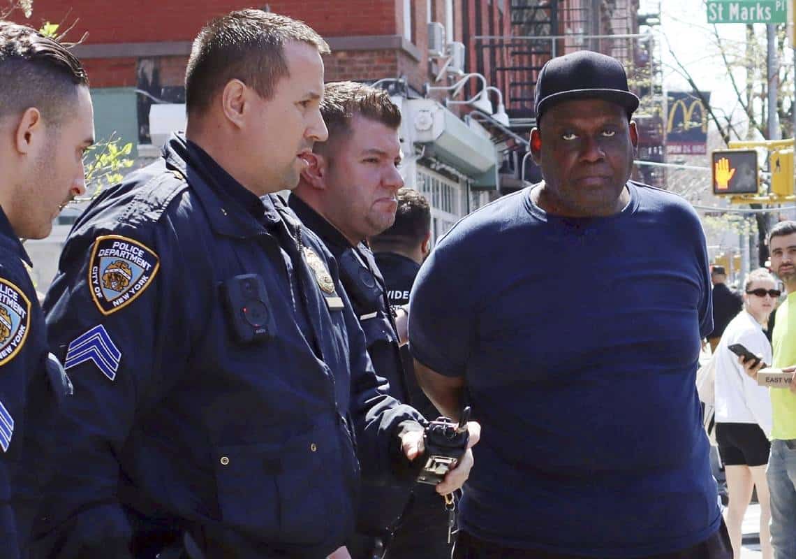 דיווח: היורה מברוקלין התקשר למשטרה - "אתם מחפשים אותי"