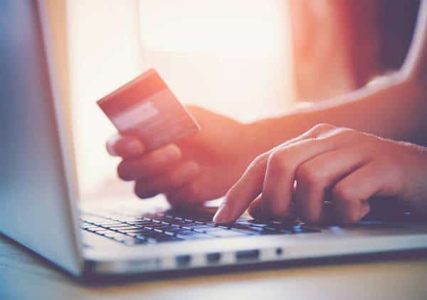 110.6 מיליארד דולר תוך פחות מחודשיים: רכישות האונליין שוברות שיאים