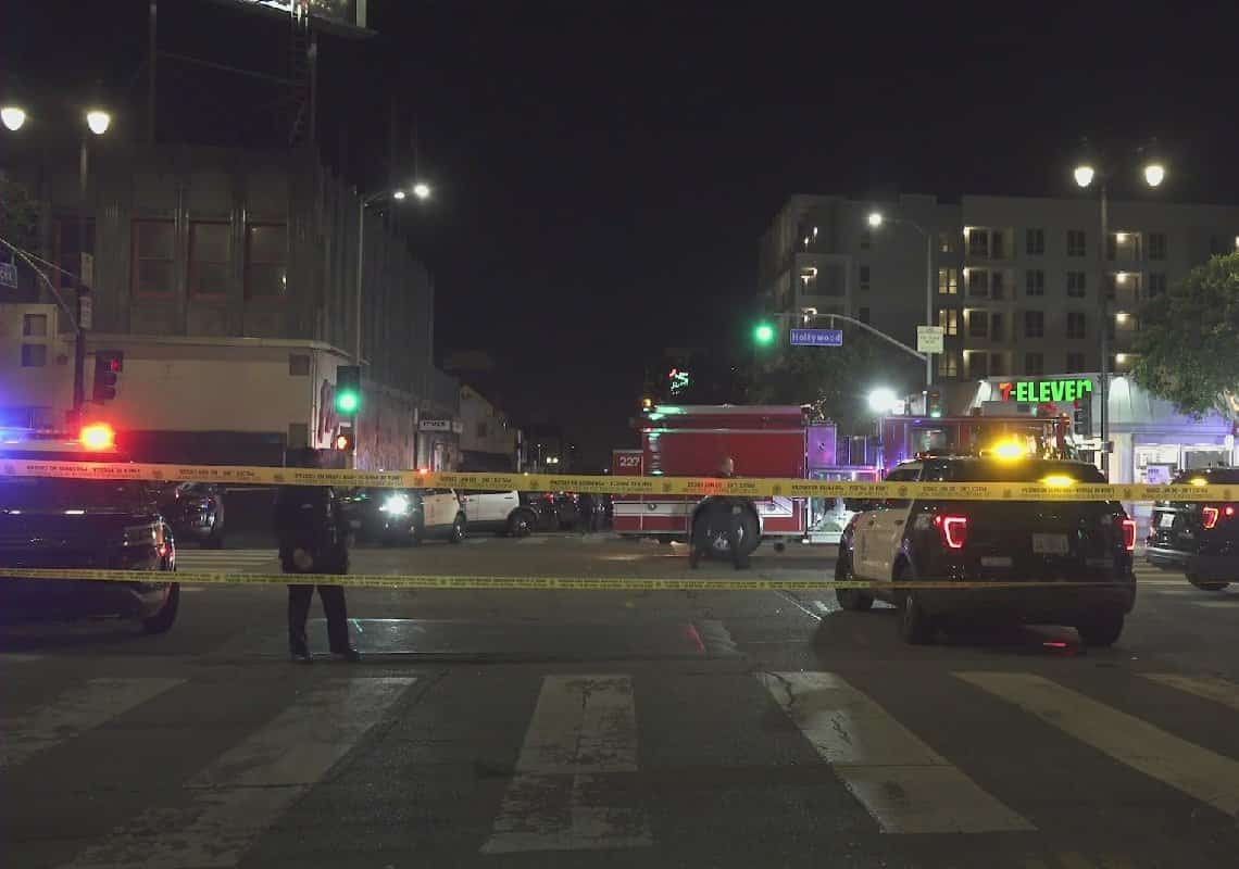 במהלך הלילה: גבר ואישה נורו באזור שדרת הכוכבים של הוליווד