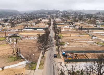 זה דוחה: לוס אנג'לס אוסרת על אוטובוסים תיירותיים באזורי השריפה