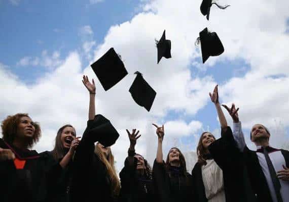 מורים, מאמנים וקרייני טלוויזיה: העבודות הכי פחות מתגמלות לבוגרי קולג'ים