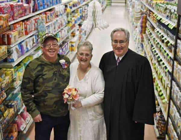 סן פרנסיסקו: הכירו בסופרמרקט וחזרו אליו כדי להתחתן במעבר 13, בין מוצרי המזון הצמחוני