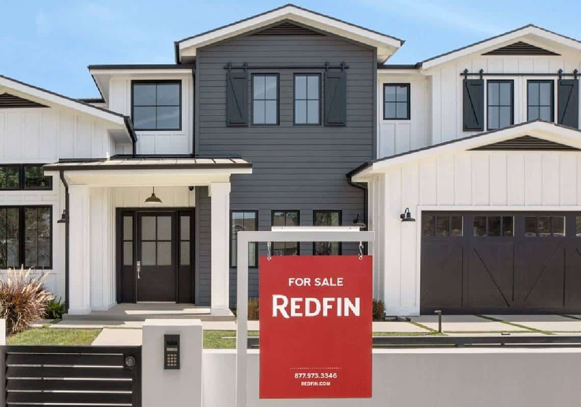 האטה בשוק הנדל"ן? ענקית הבתים 'רדפין' חותכת מאות עובדים - והמניה מגיעה לשפל של שנים