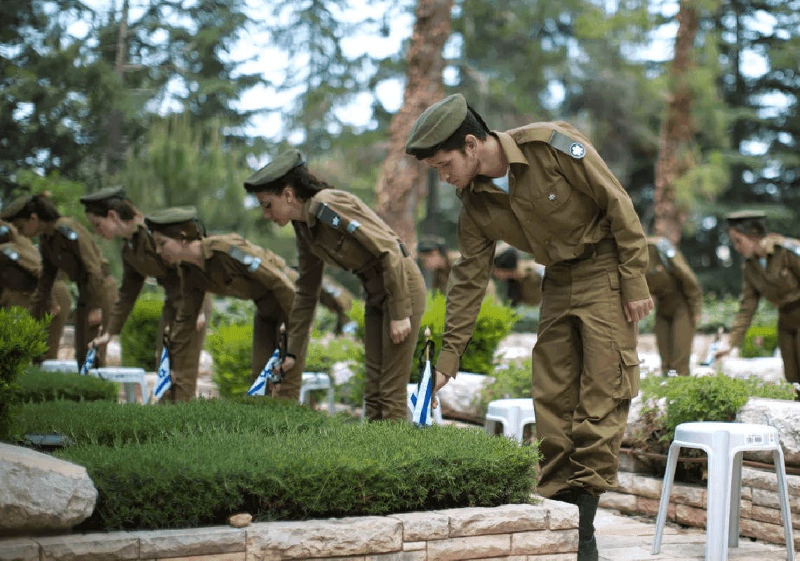 יום הזיכרון: עשרות אנשים נוספו השנה לרשימת חללי מערכות ישראל וקורבנות האיבה 