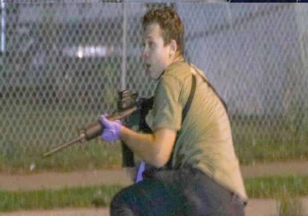 הנשיא טראמפ מסרב לגנות את הנער המואשם ברצח - "אם לא היה מגן על עצמו היה נהרג"