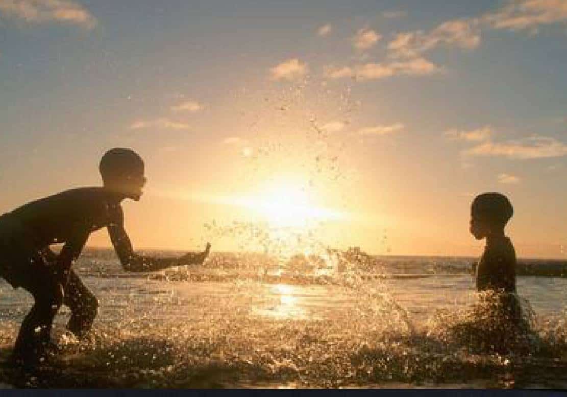 תופעה: אמריקאים שחורים נוהרים לפלורידה ומאמצים את החירויות שמעניק דה-סנטיס