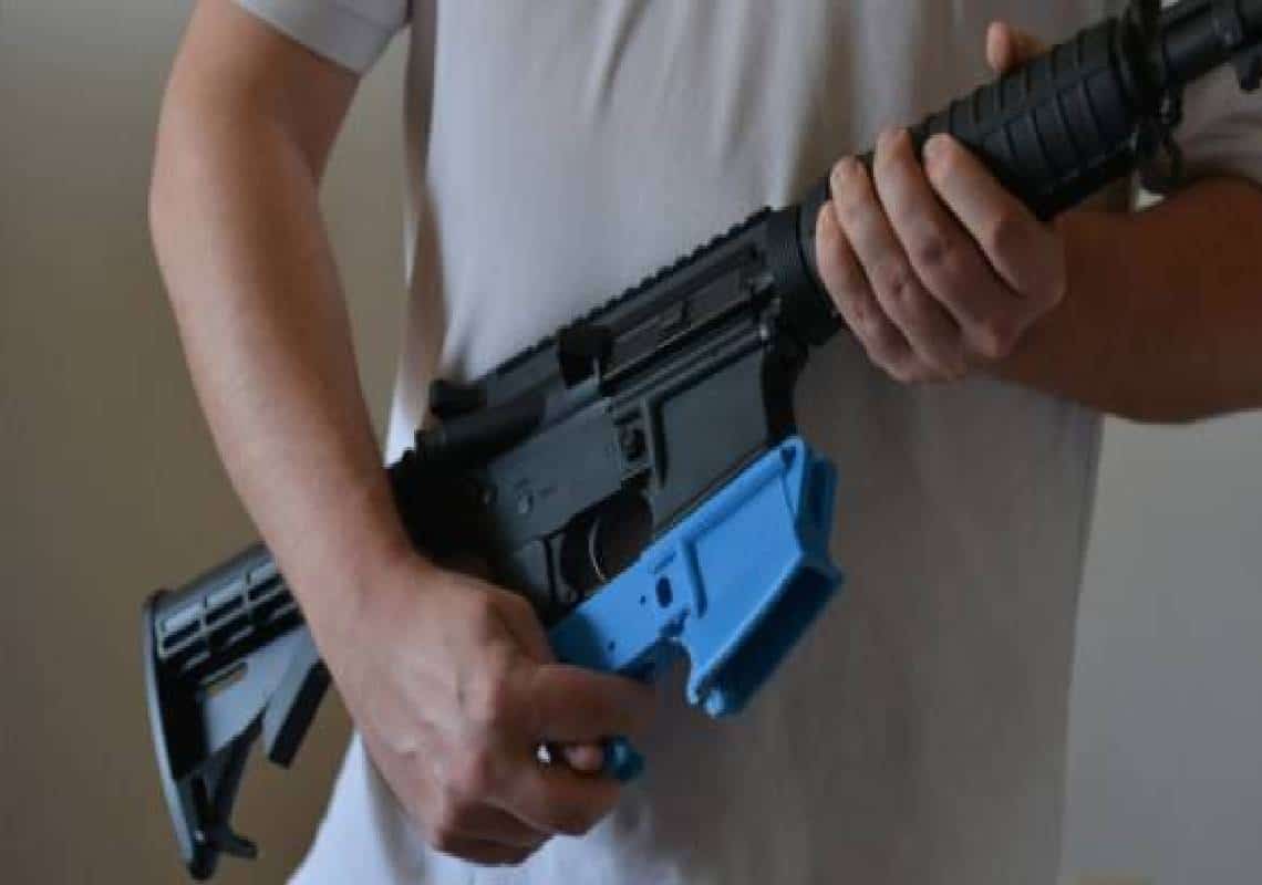 קליפורניה: בנה רובים בביתו באמצעות מדפסת תלת מימדית