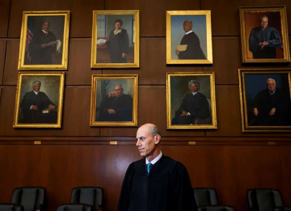 עימות חסר תקדים: שופט פדרלי מאיים בבזיון בית משפט פלילי נגד ממשל טראמפ