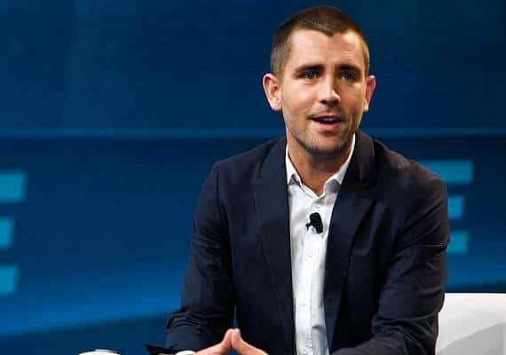 יום לאחר התקלה הממושכת: סמנכ"ל המוצרים בפייסבוק עוזב