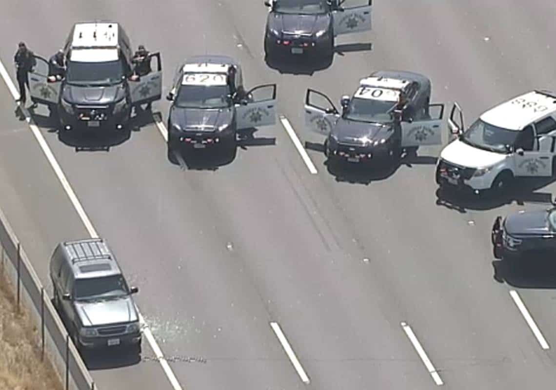 ואלי לוס אנג'לס: נהג "שעובר אירוע נפשי" התבצר ברכבו 